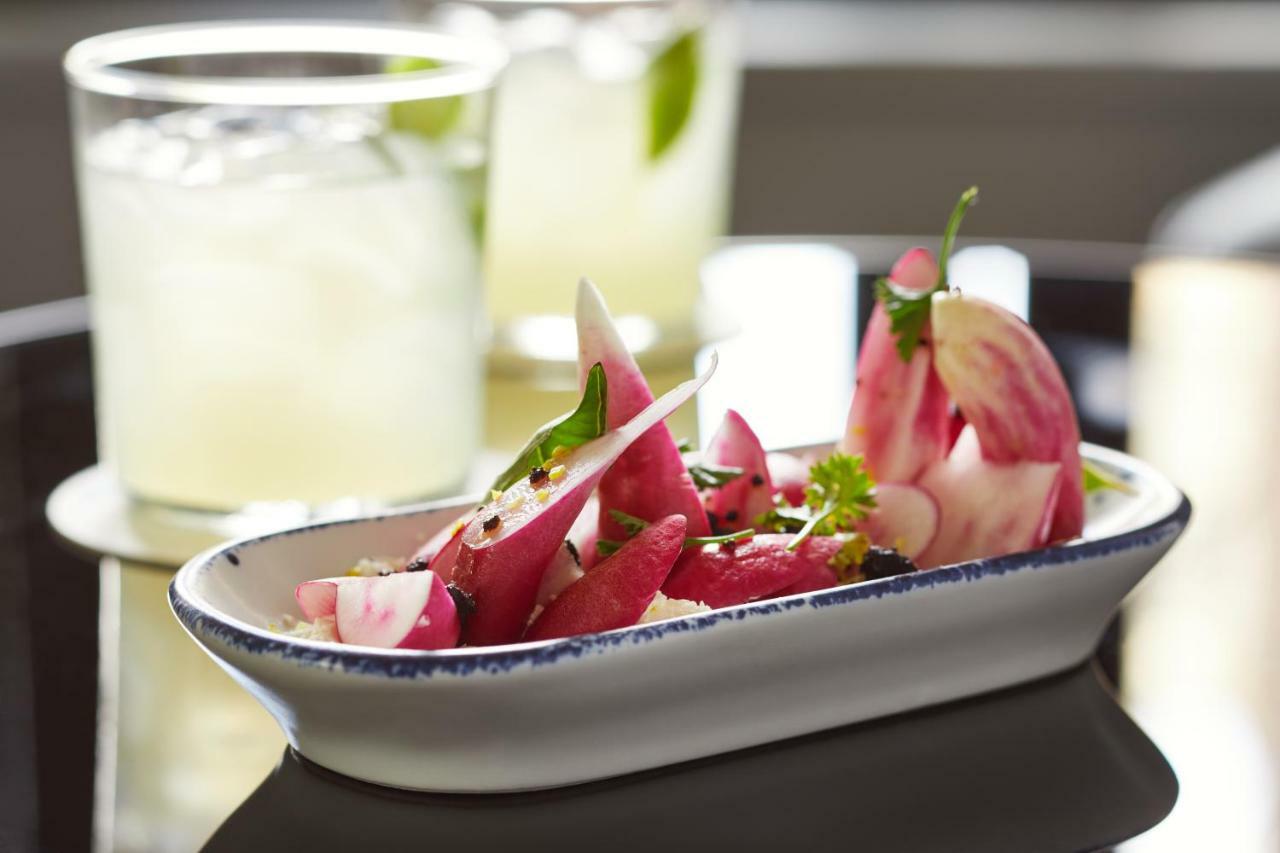 The Whitney Hotel Βοστώνη Εξωτερικό φωτογραφία A salad of dragon fruit