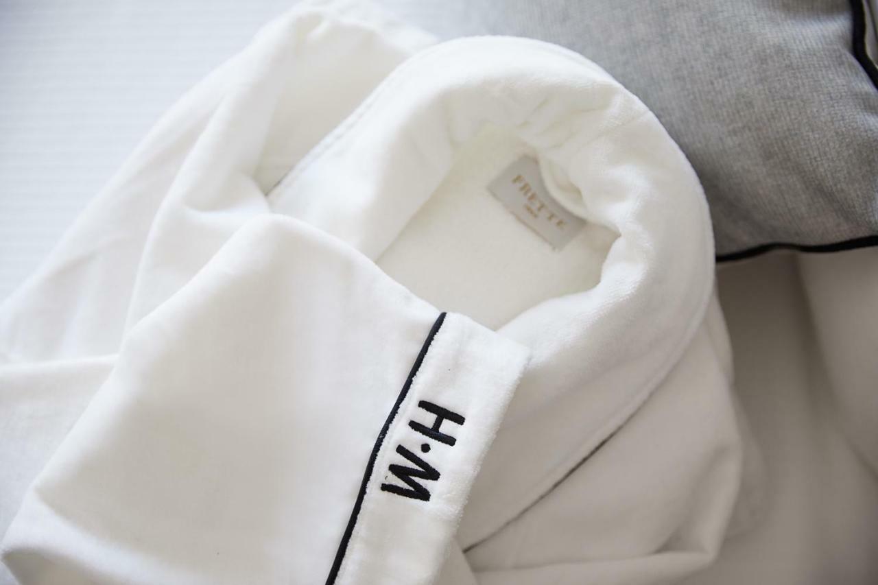 The Whitney Hotel Βοστώνη Εξωτερικό φωτογραφία A white shirt with a monogram