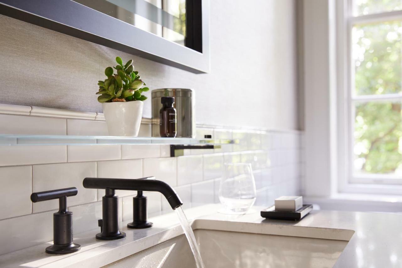 The Whitney Hotel Βοστώνη Εξωτερικό φωτογραφία A widespread lavatory faucet