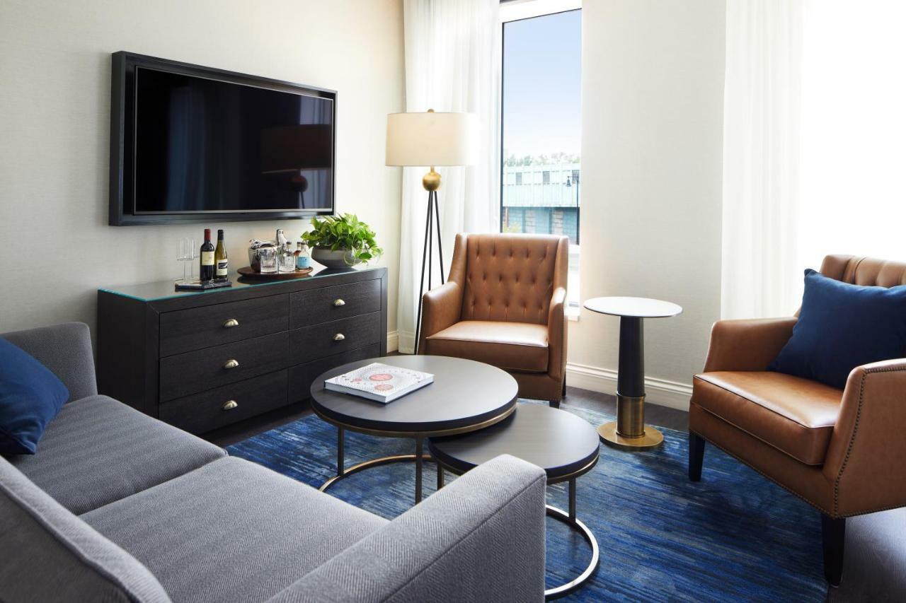 The Whitney Hotel Βοστώνη Εξωτερικό φωτογραφία A living room at the Hotel at Old Church