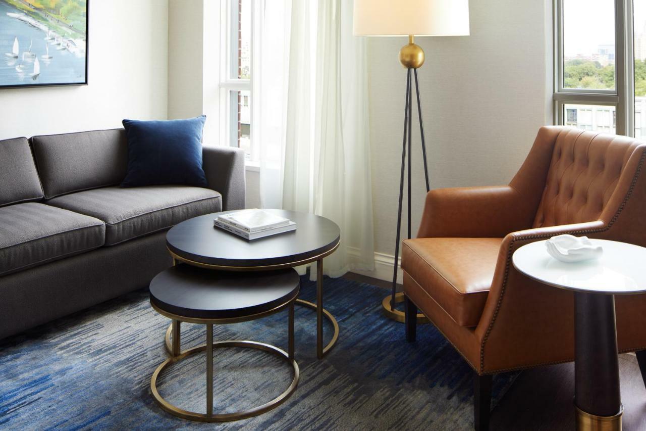 The Whitney Hotel Βοστώνη Εξωτερικό φωτογραφία A living room at the Hotel Commonwealth