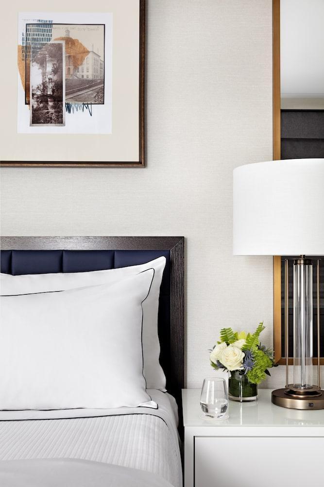 The Whitney Hotel Βοστώνη Εξωτερικό φωτογραφία A bed with a white bedsheet